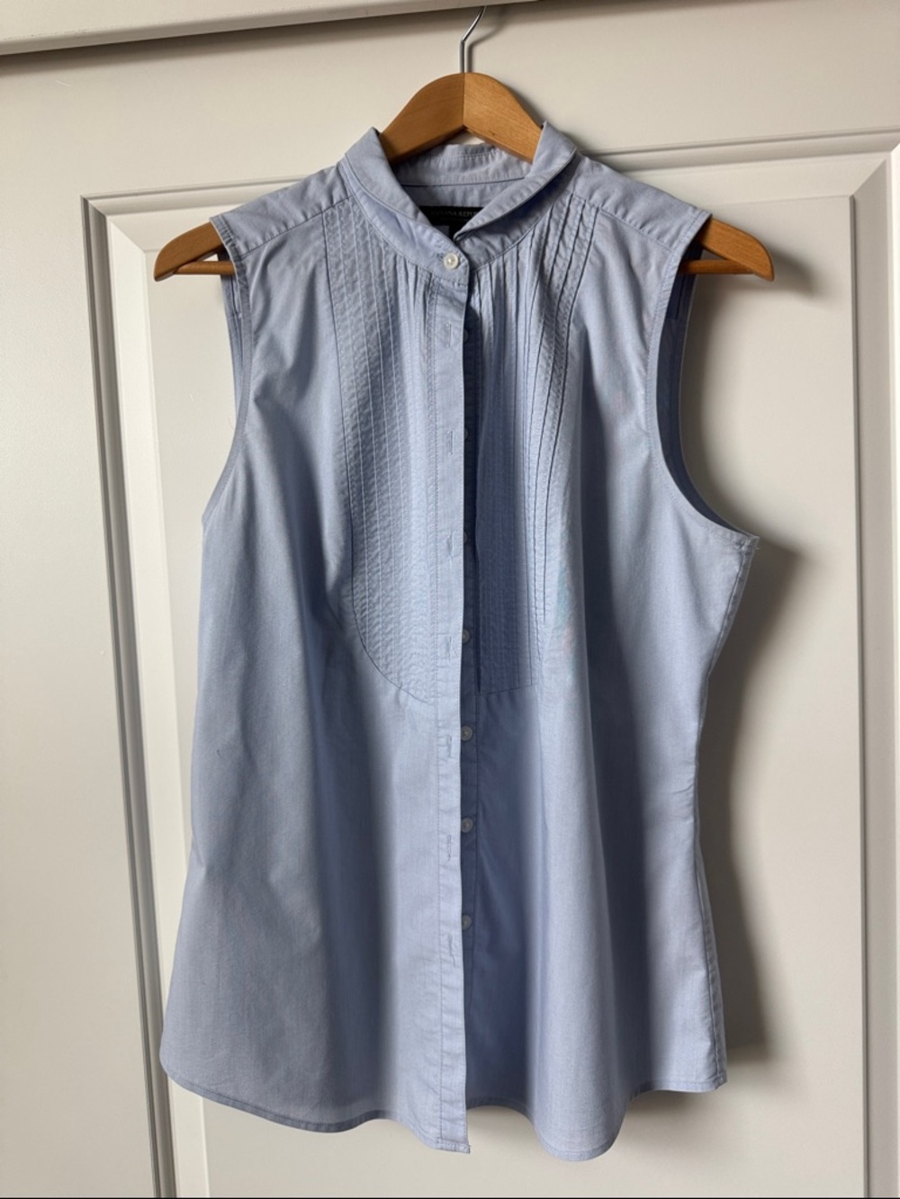 Banana Republic Light Blue Sleeveless Pintuck Button-Up Top